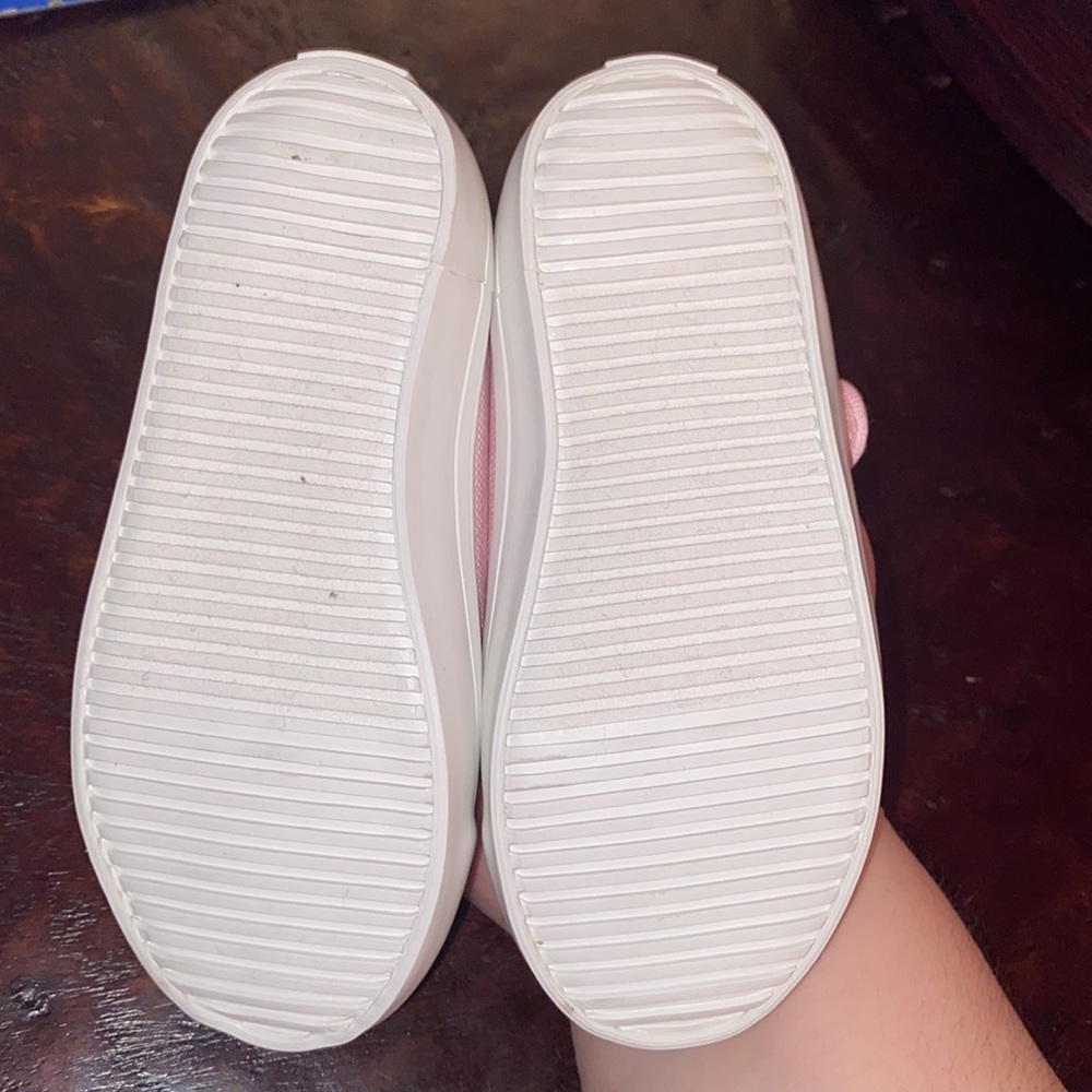 Toddler size 7 shoes 💗💗👟 - Picture 6 of 8